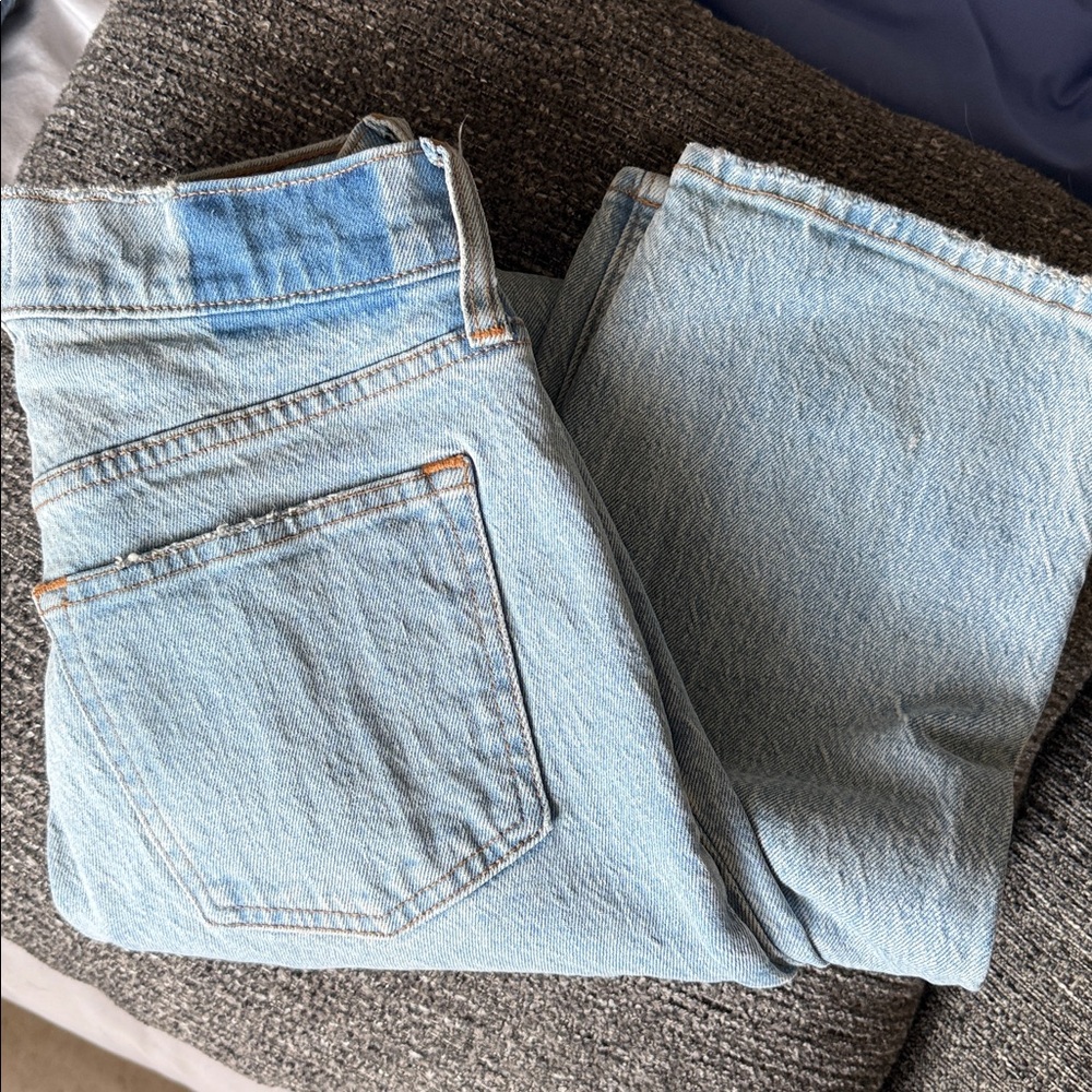 Classic Light Blue Jeans - Picture 2 of 4
